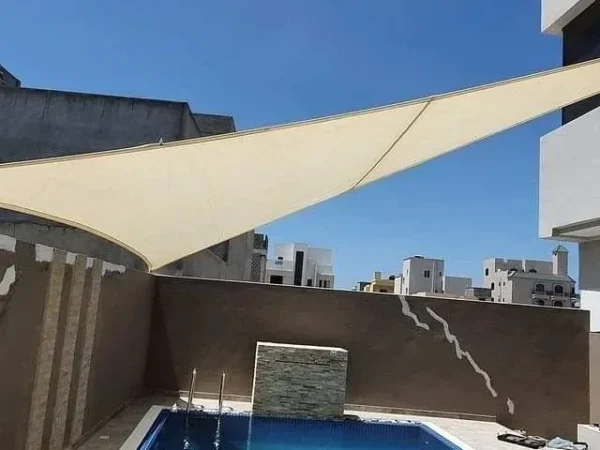 مظلات مسابح